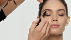 How to: アイカラー | Laura Mercier