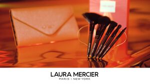 アン アーティスツ ギフト ブラシ コレクション | Laura Mercier